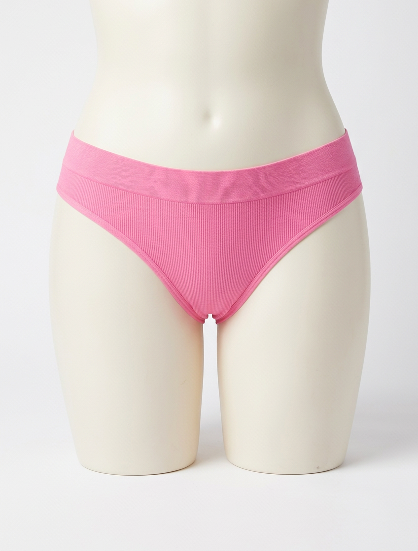 Prenda rosa en maniquí de talla grande